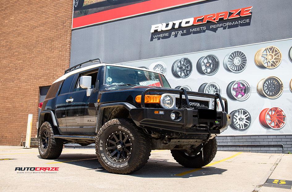 TOYOTA FJ CRUISER HEIST SATIN BLACK
